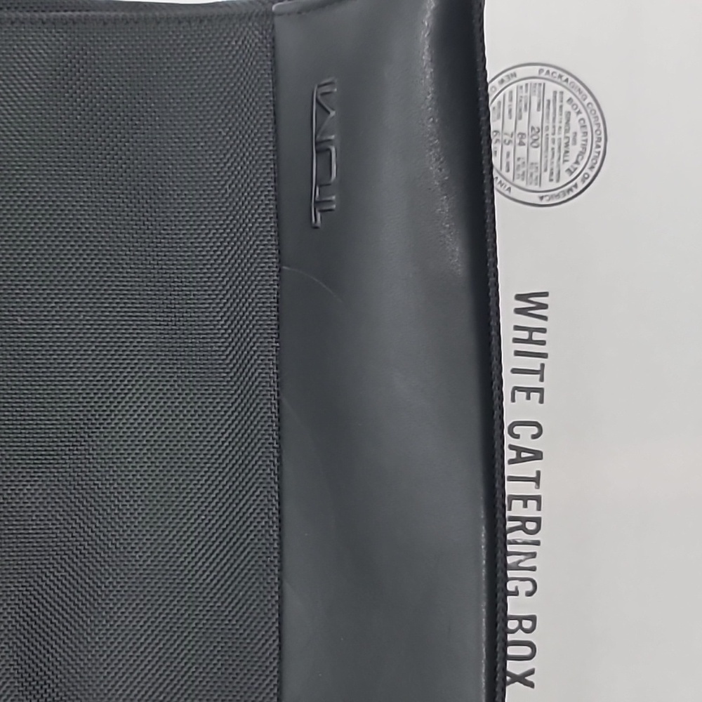 Tumi nylon 12x12 shoulder bag - Picture 13 of 15